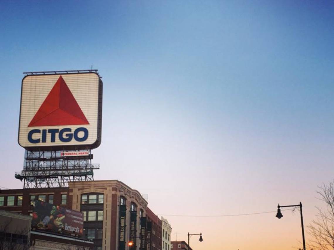 Over 1,000 Petition to Make Citgo Sign Boston Landmark