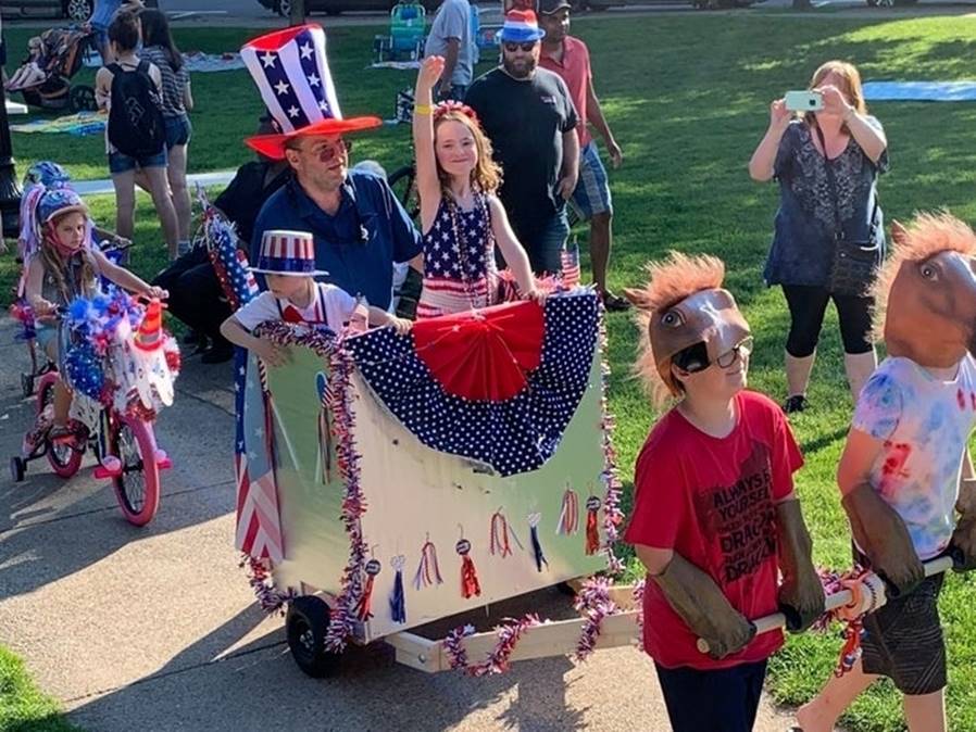 The "Horse-Draw Chariot" won first place in the float contest.