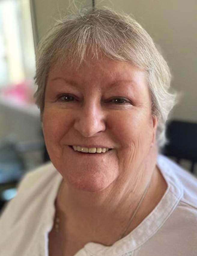 A person smiling at the camera

AI-generated content may be incorrect.