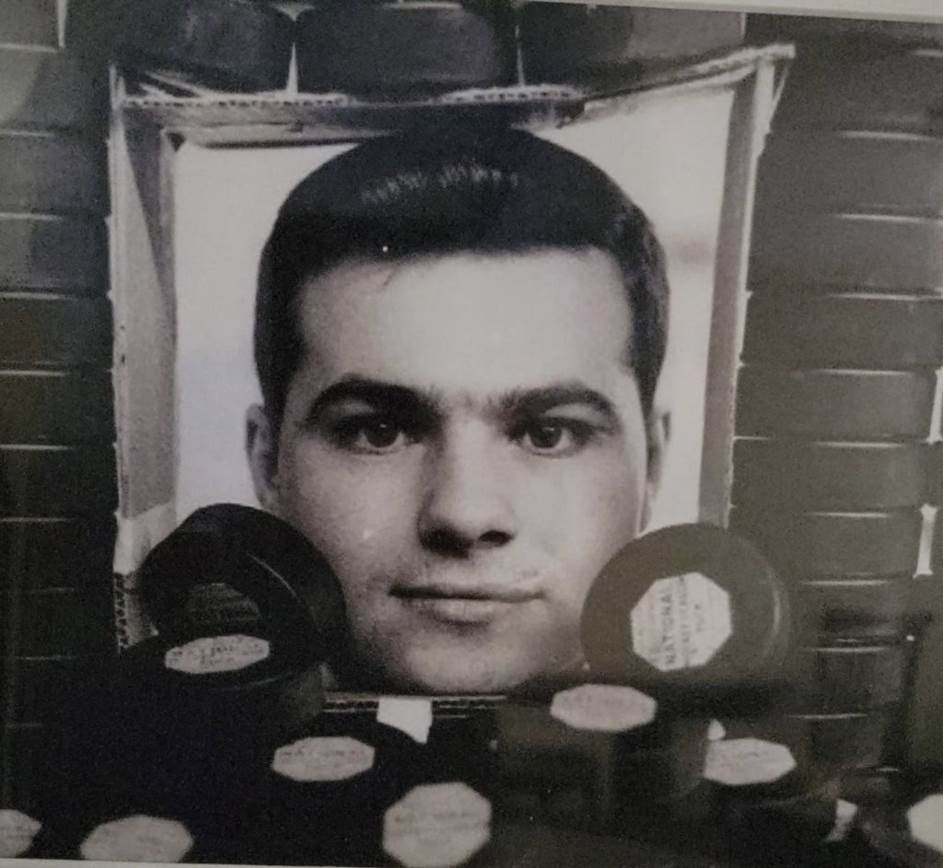 A person's face in a window

AI-generated content may be incorrect.